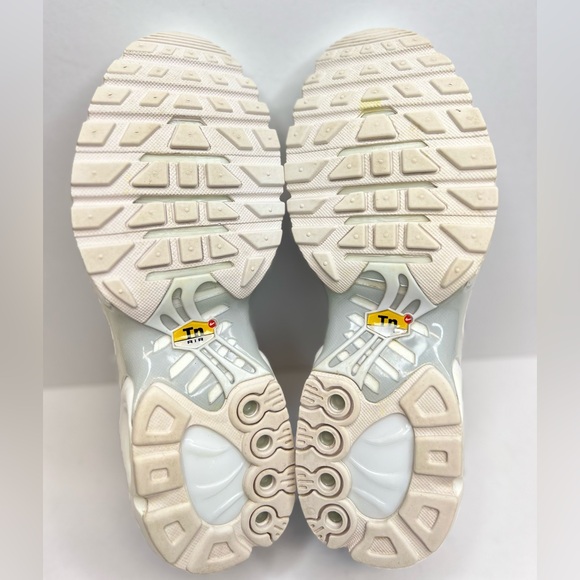 Nike Air Max Plus Womens Triple White 2021 DM2362-100 Sz 7.5M No Box Excellent - Picture 13 of 14